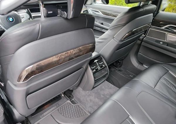 BMW Seria 7 cena 155000 przebieg: 125515, rok produkcji 2016 z Piotrków Trybunalski małe 781